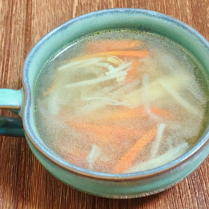 大根、にんじん、えのきの生姜風味の中華スープ